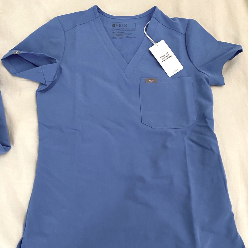 Figs scrub top